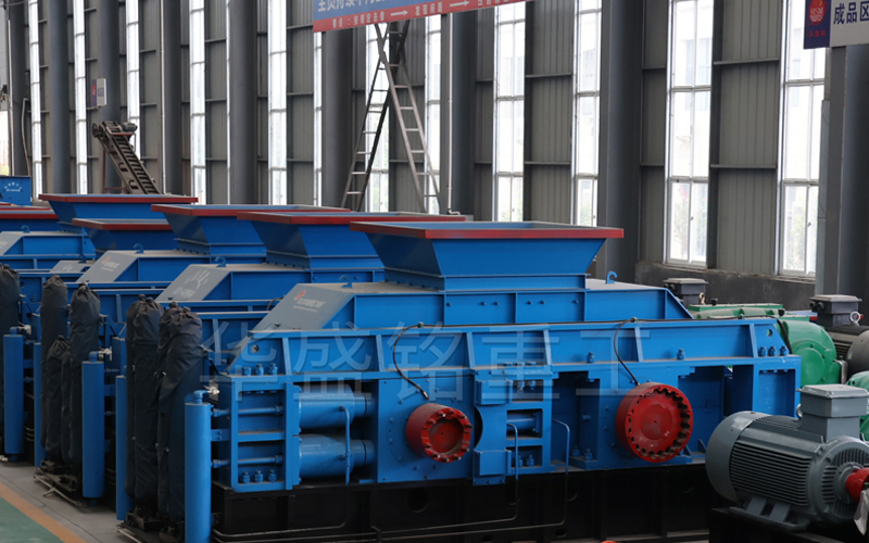 '沙頭料破碎機,石料對輥破碎機價格,沙頭米石料對輥式破碎機廠家,雙輥破碎機,液壓對輥破碎機