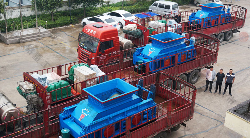 粗料石對(duì)輥破碎機(jī) 粗料石對(duì)輥破碎機(jī)